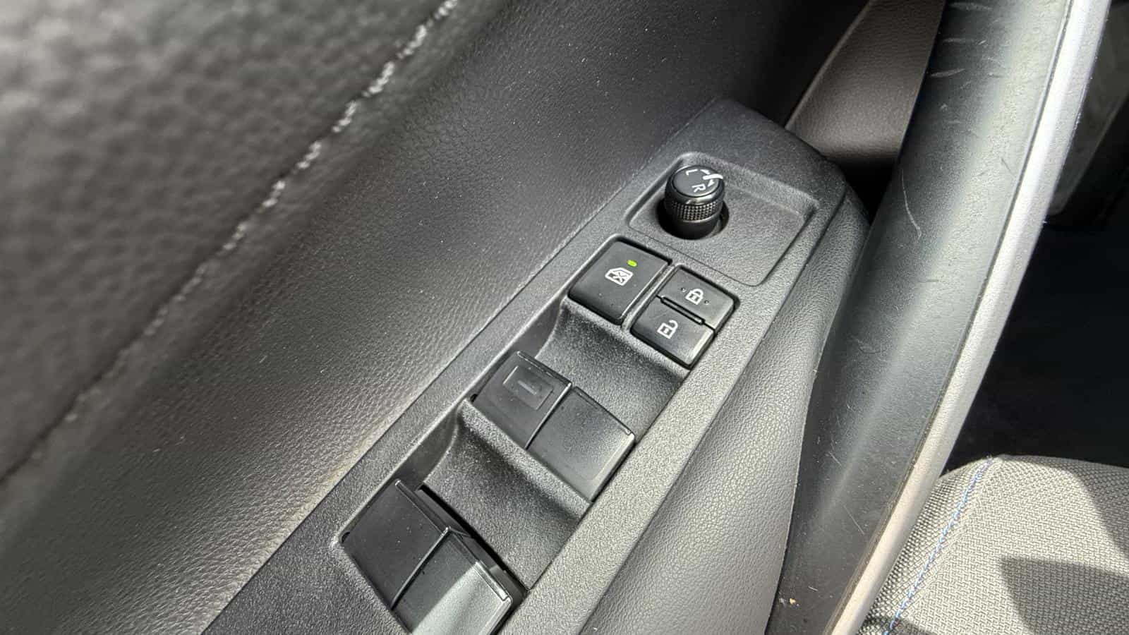 2020 Toyota Corolla SE CVT - Image 10