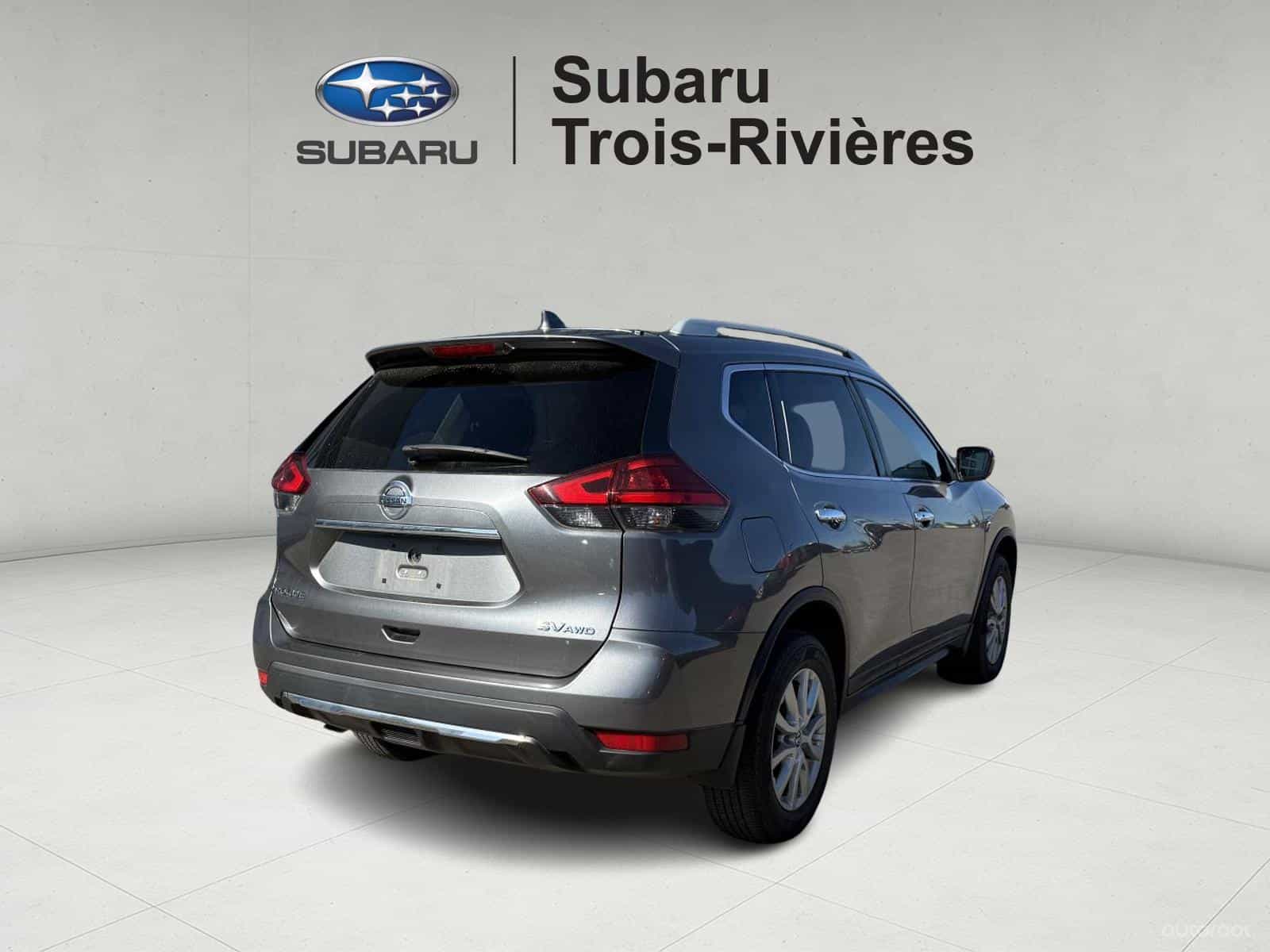 2017 Nissan Rogue SV - Image 4