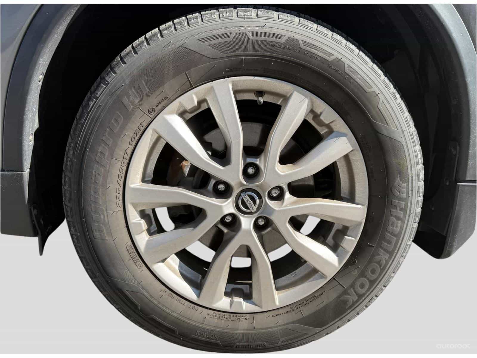 2017 Nissan Rogue SV - Image 2