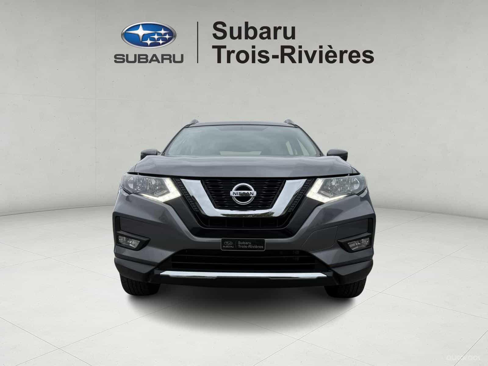 2017 Nissan Rogue SV - Image 3