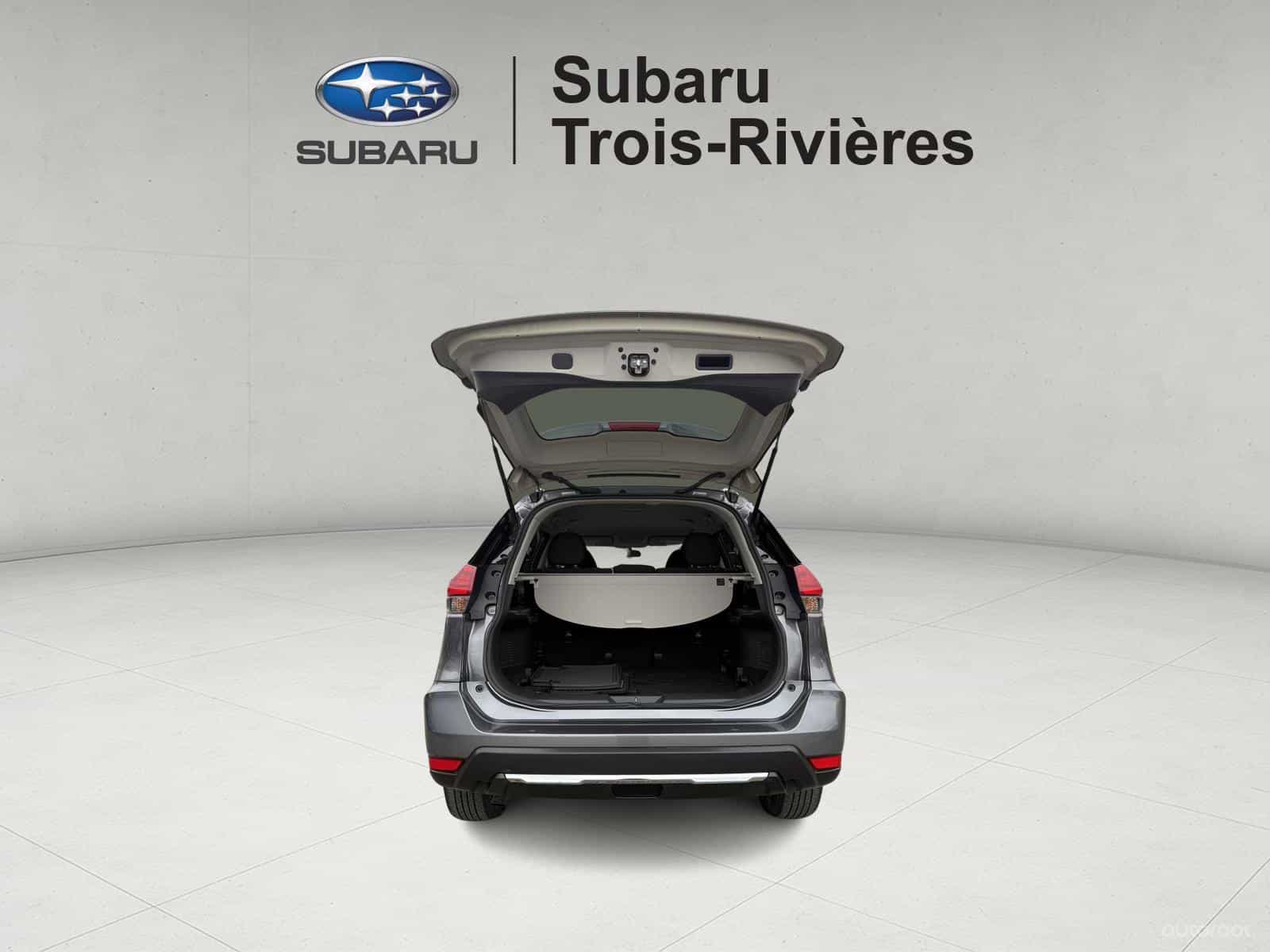 2017 Nissan Rogue SV - Image 8