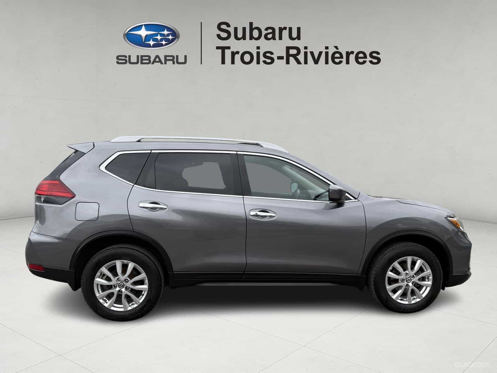 2017 Nissan Rogue SV - Image 11