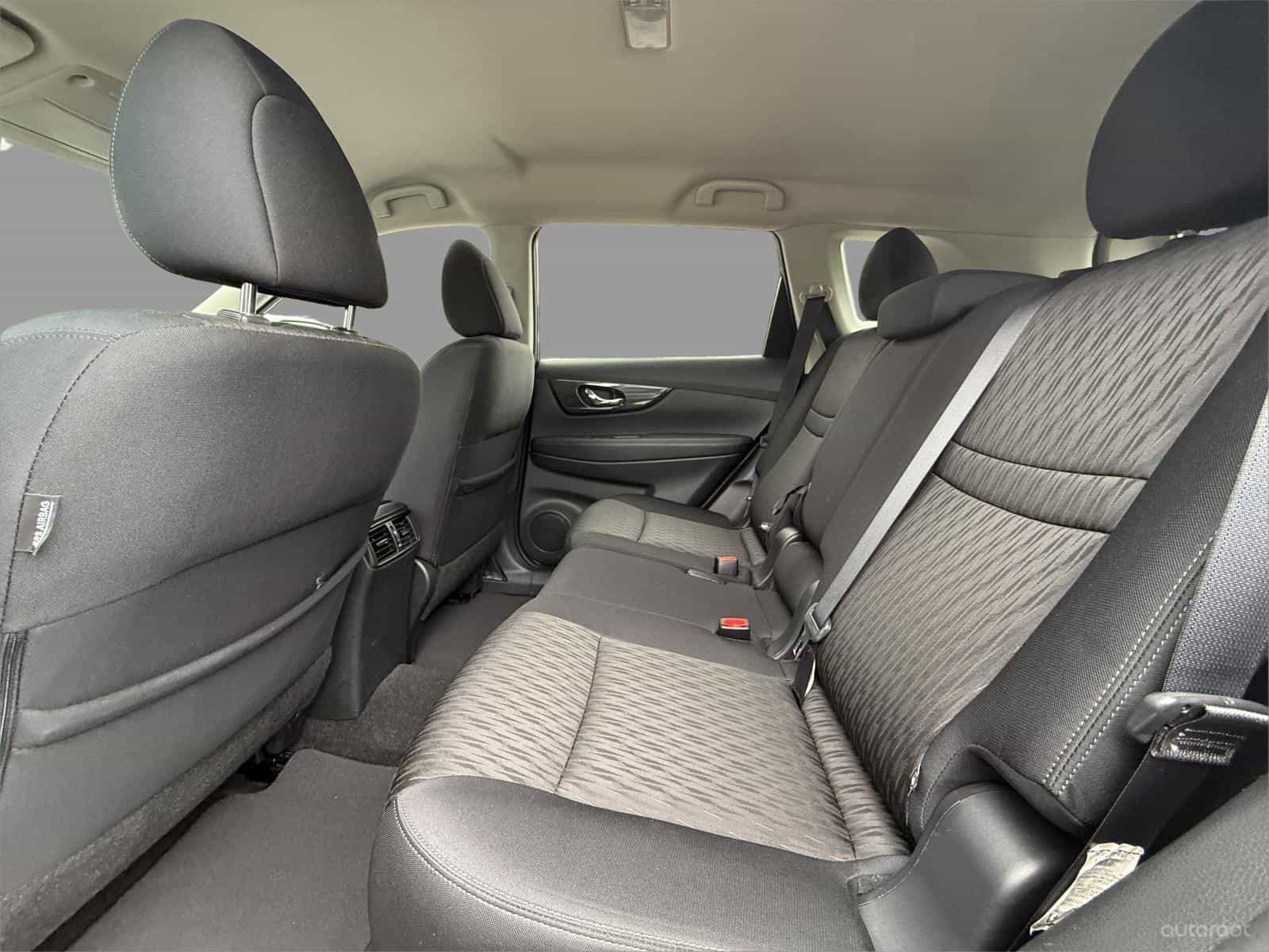 2017 Nissan Rogue SV - Image 23