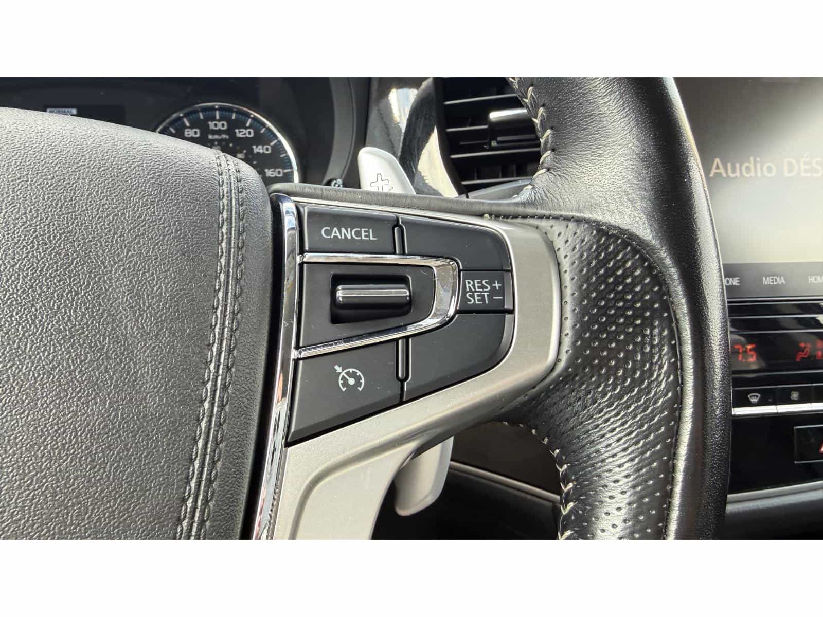 2022 Mitsubishi Outlander PHEV LE - Image 18