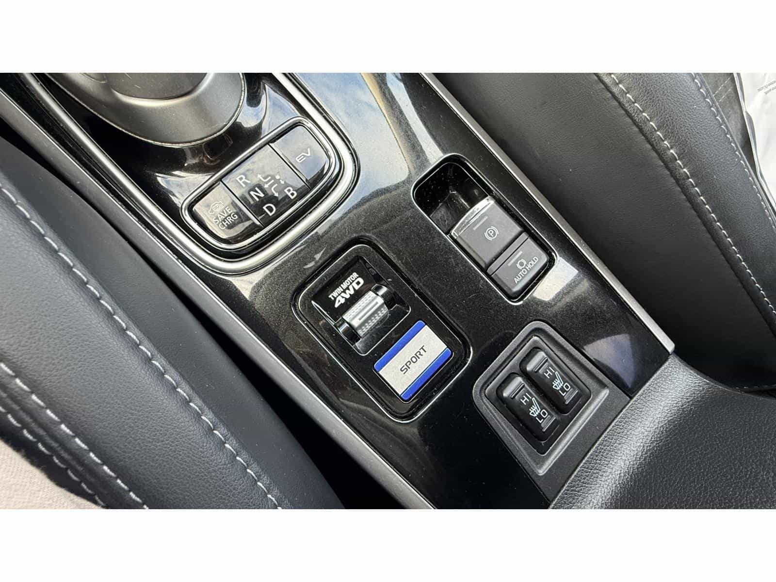 2022 Mitsubishi Outlander PHEV LE - Image 21