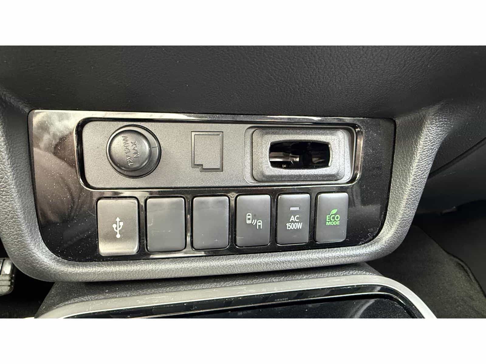 2022 Mitsubishi Outlander PHEV LE - Image 22