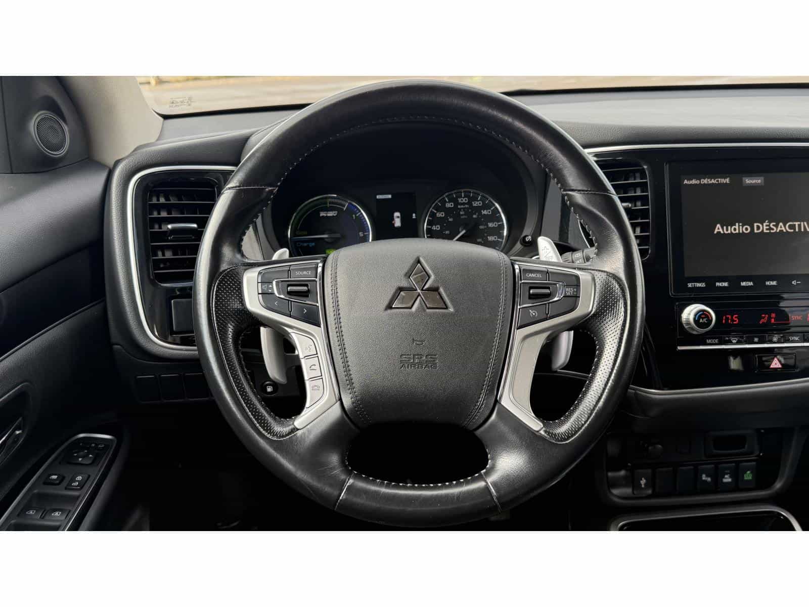 2022 Mitsubishi Outlander PHEV LE - Image 16