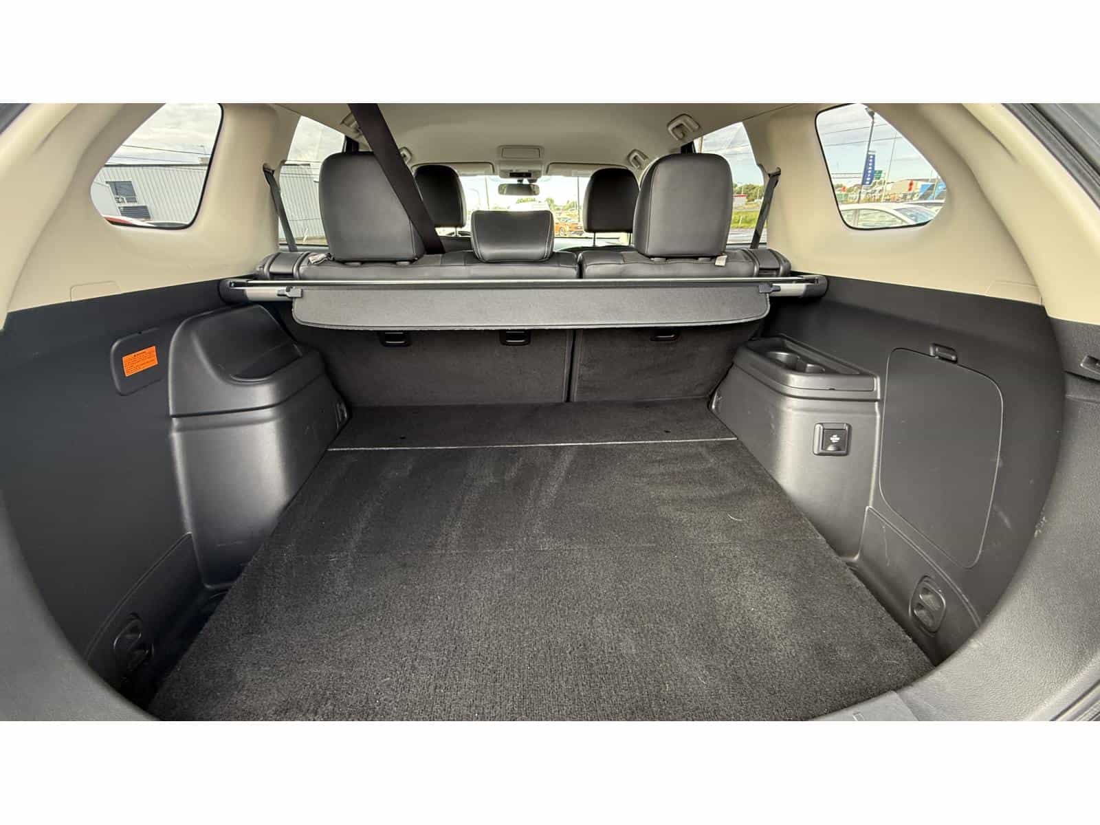 2022 Mitsubishi Outlander PHEV LE - Image 7