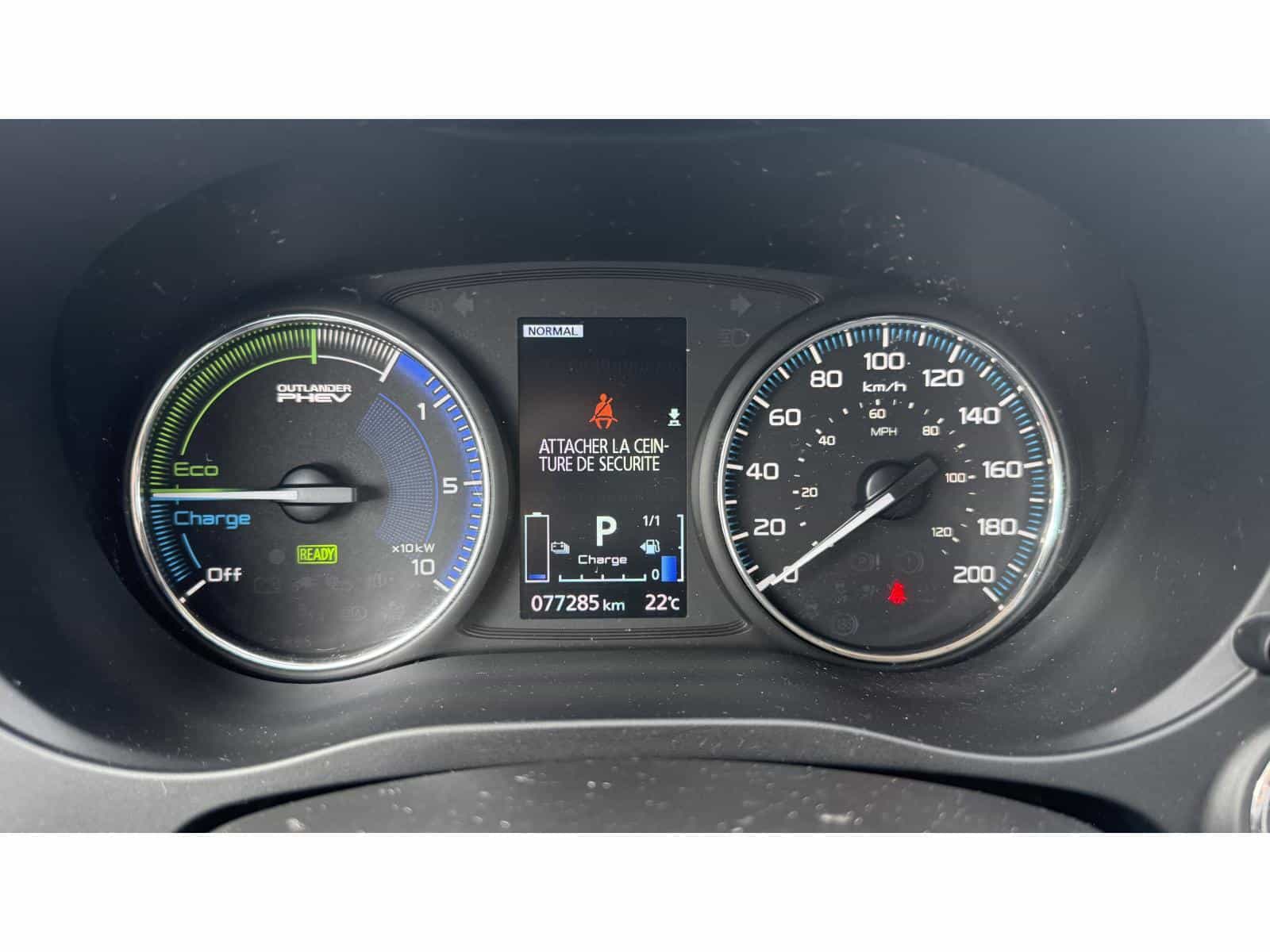 2022 Mitsubishi Outlander PHEV LE - Image 19