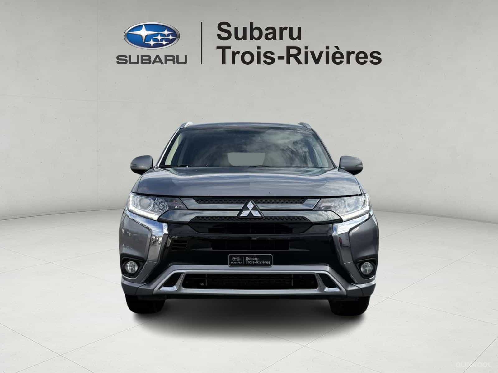 2022 Mitsubishi Outlander PHEV LE - Image 2