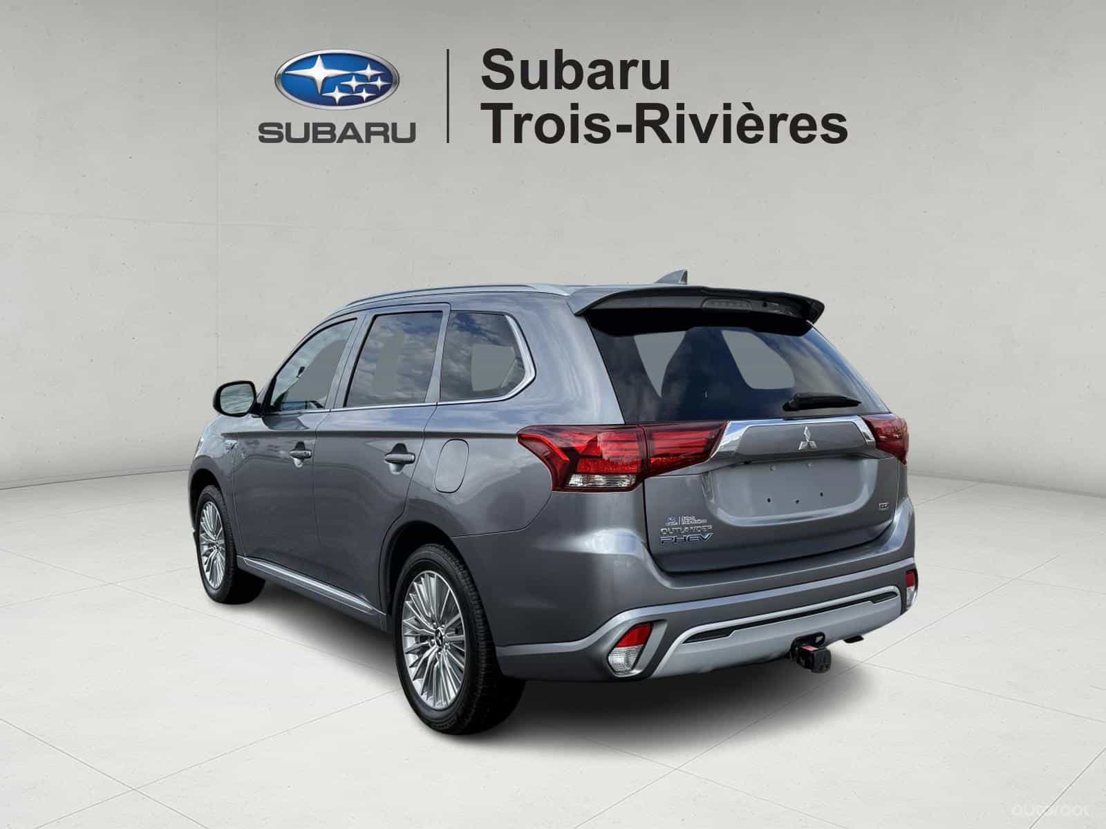 2022 Mitsubishi Outlander PHEV LE - Image 4