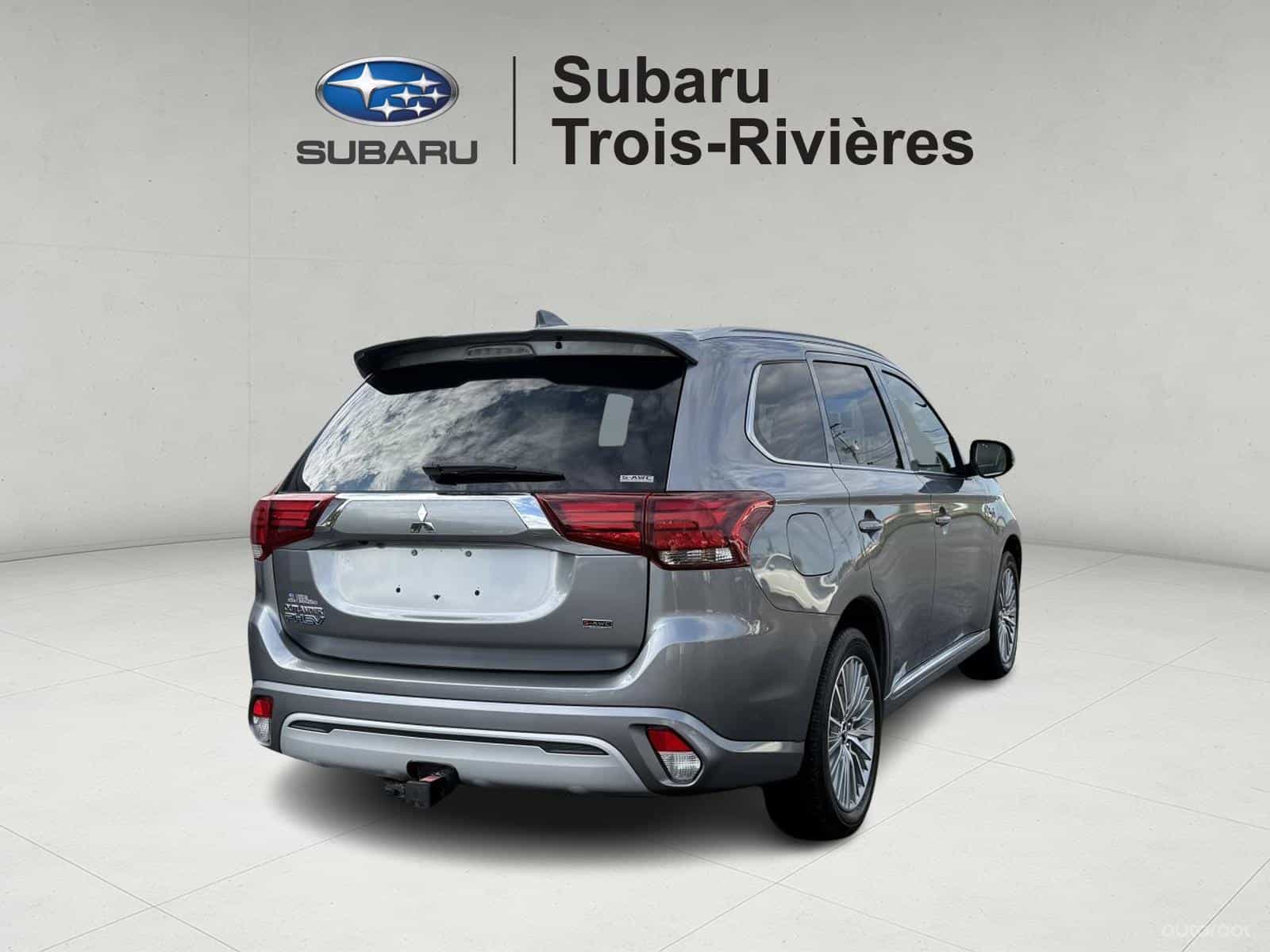 2022 Mitsubishi Outlander PHEV LE - Image 8