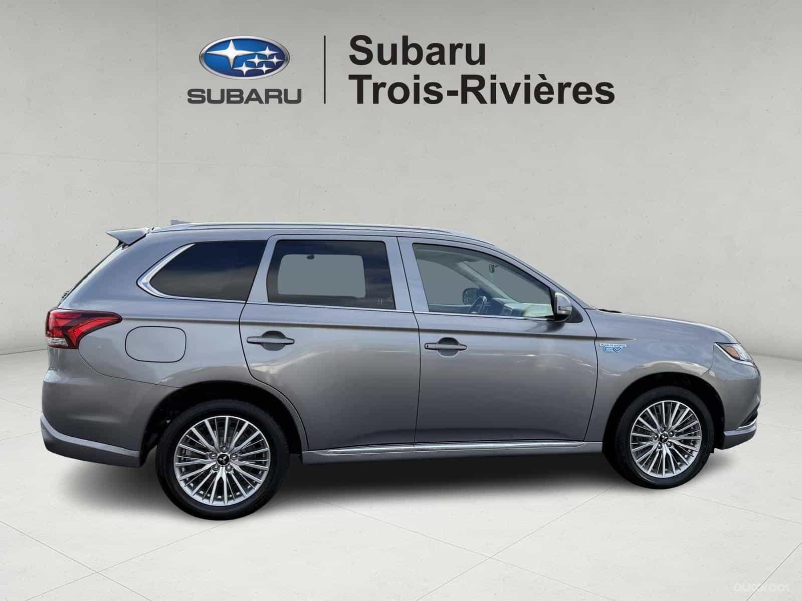 2022 Mitsubishi Outlander PHEV LE - Image 9