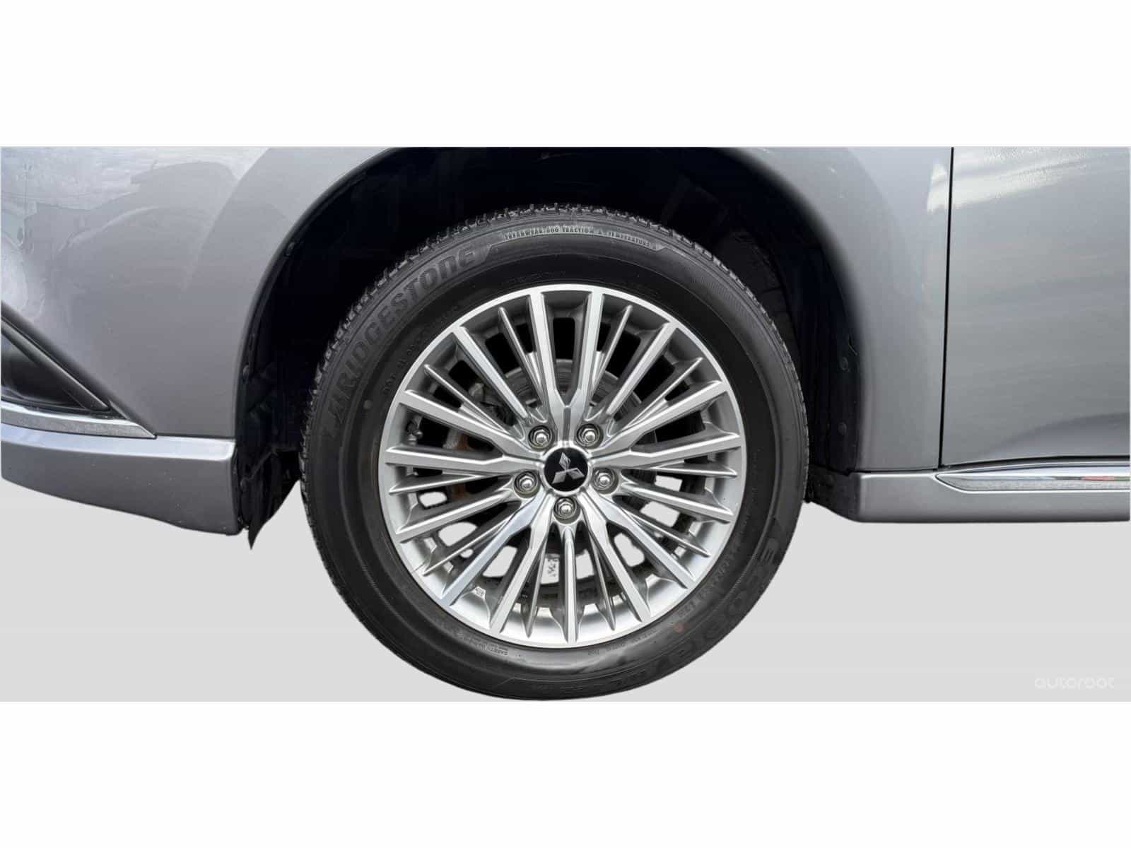 2022 Mitsubishi Outlander PHEV LE - Image 10