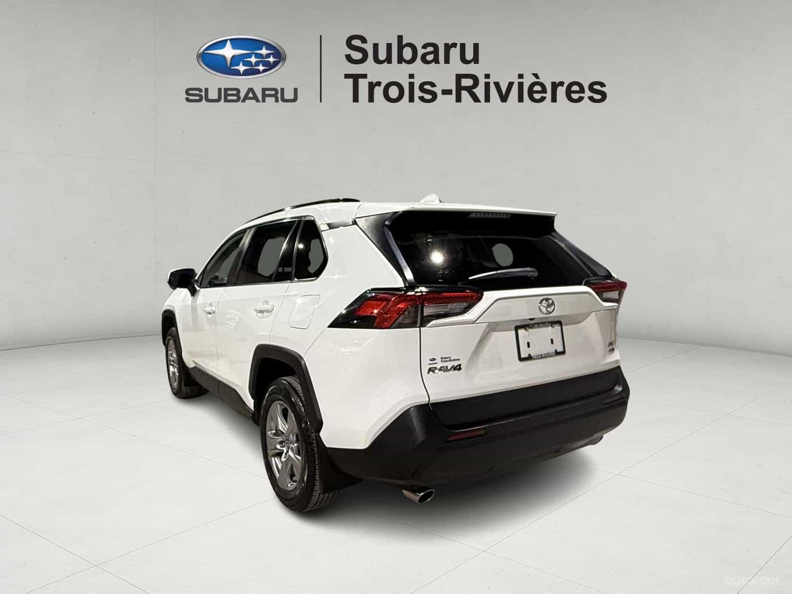 2022 Toyota Rav4 XLE - Image 3