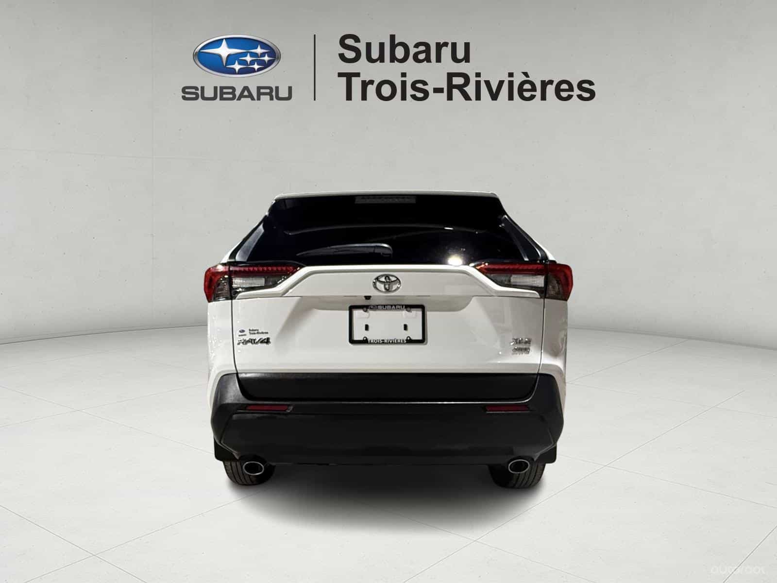 2022 Toyota Rav4 XLE - Image 4