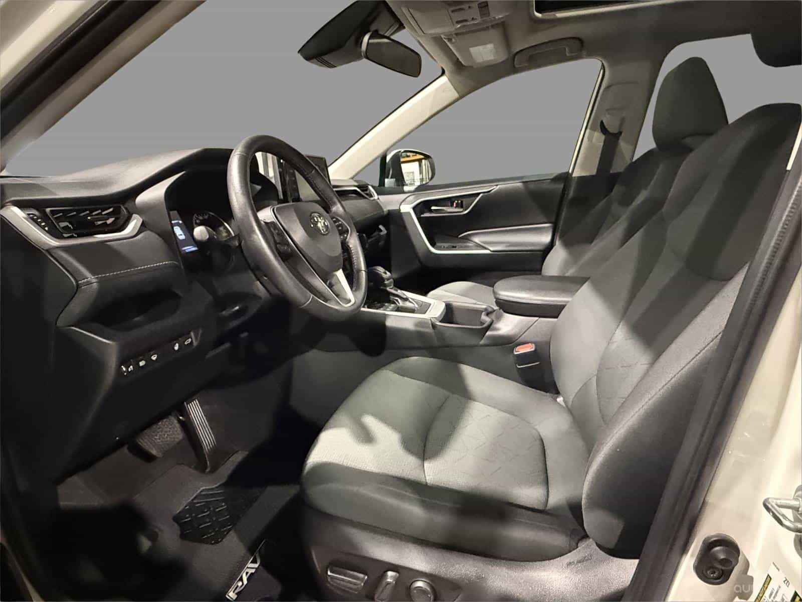 2022 Toyota Rav4 XLE - Image 9