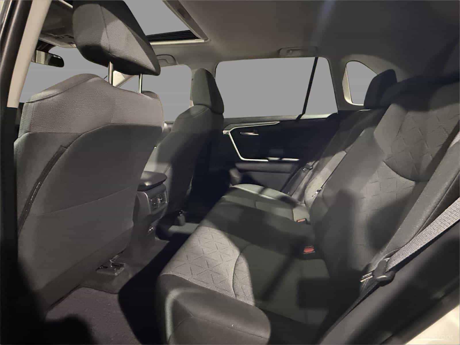 2022 Toyota Rav4 XLE - Image 21