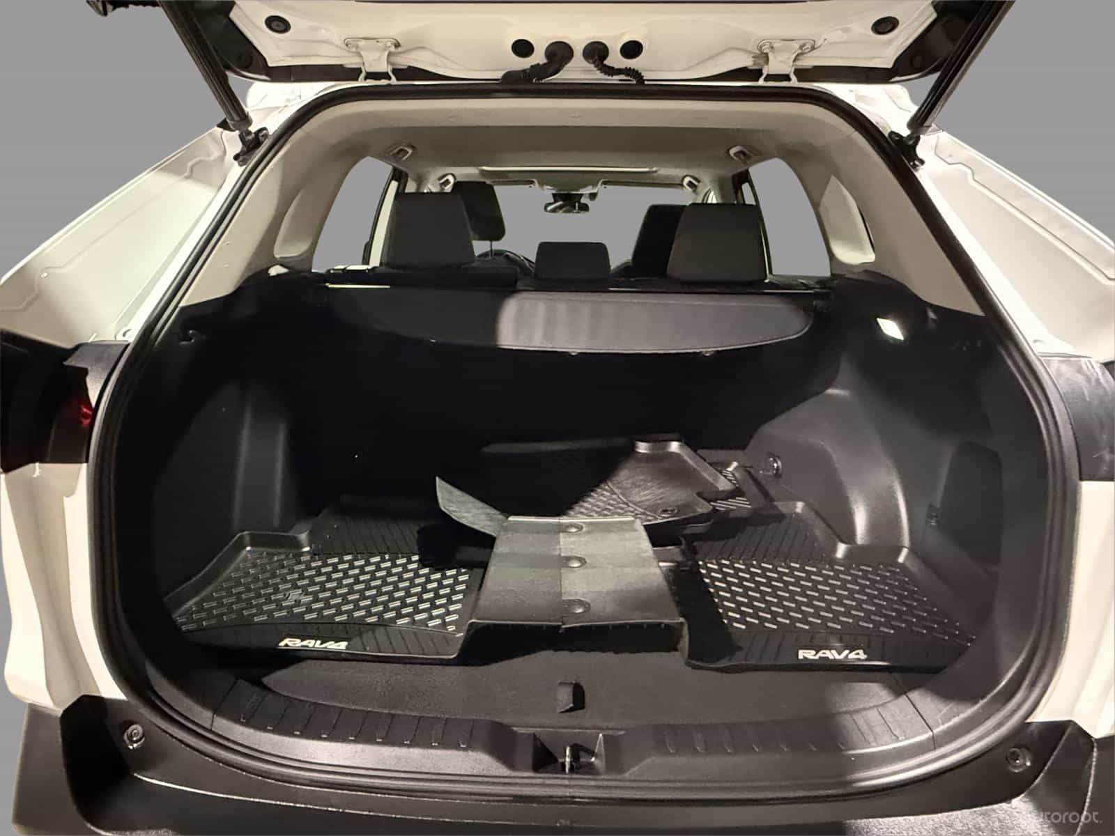 2022 Toyota Rav4 XLE - Image 5