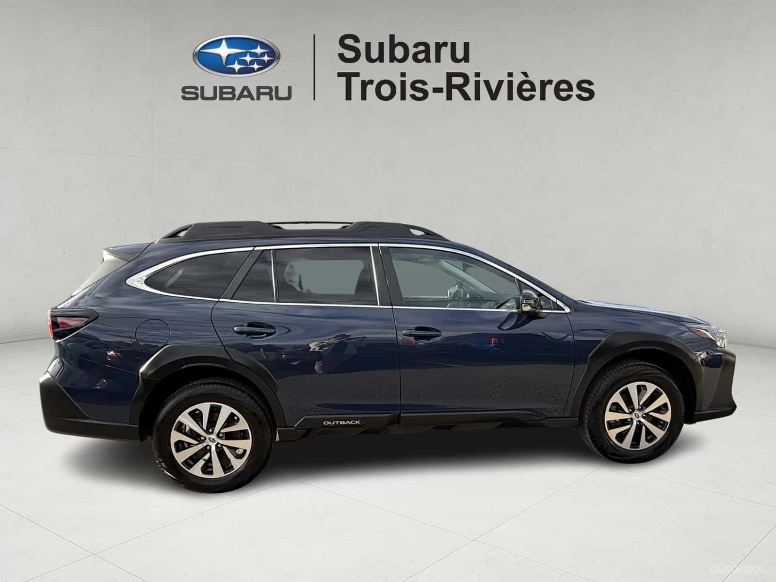 2025 Subaru Outback Touring - Image 9