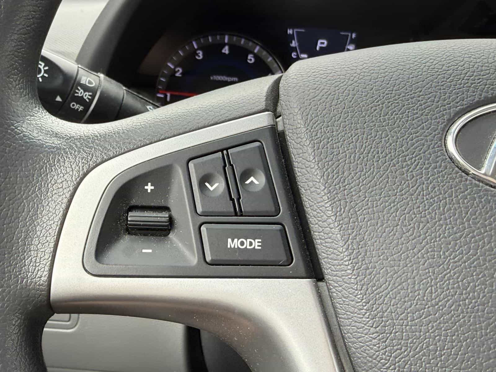 2013 Hyundai Accent GL - Image 16