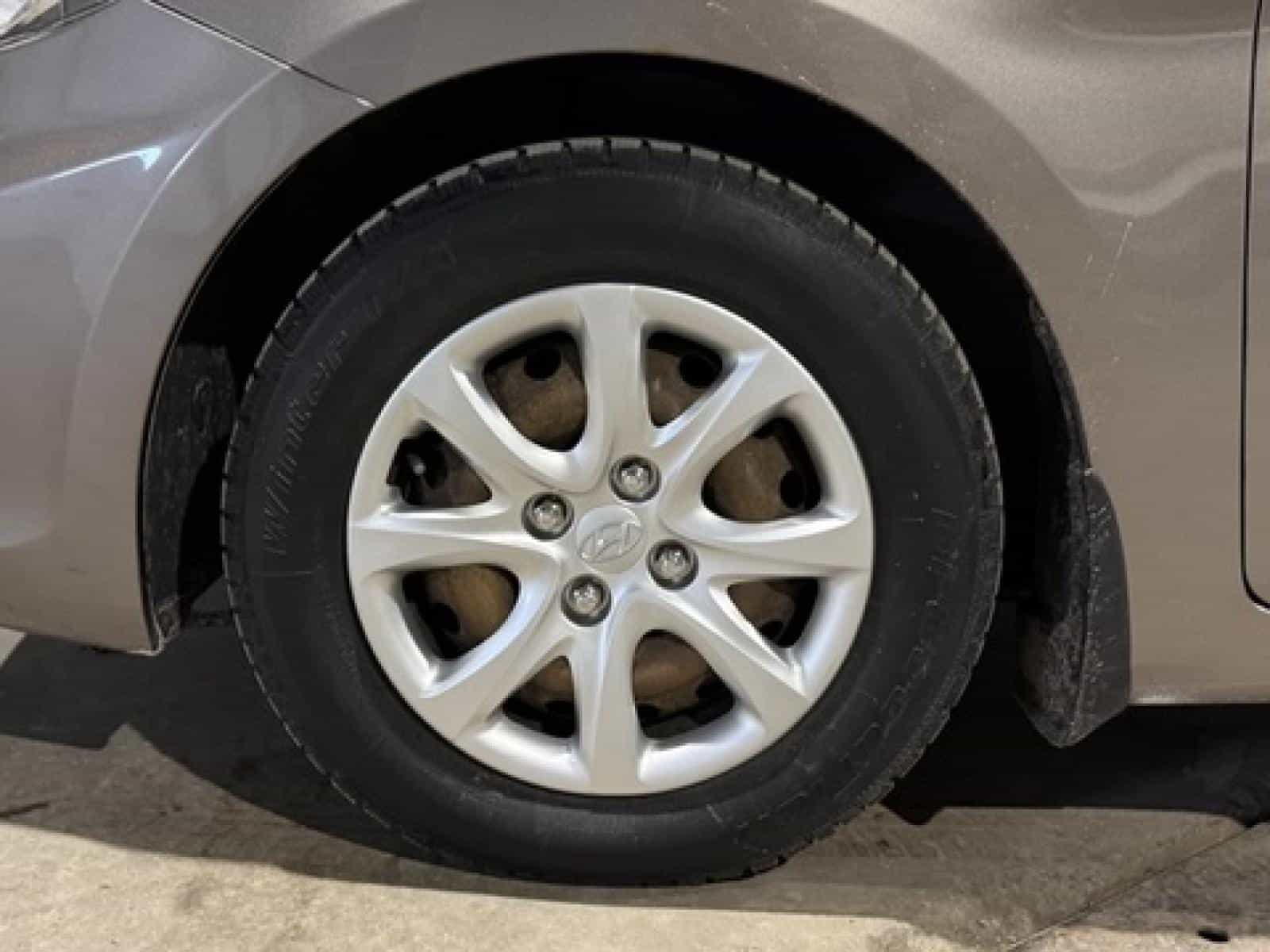 Image 10 Hyundai Accent GL 2013