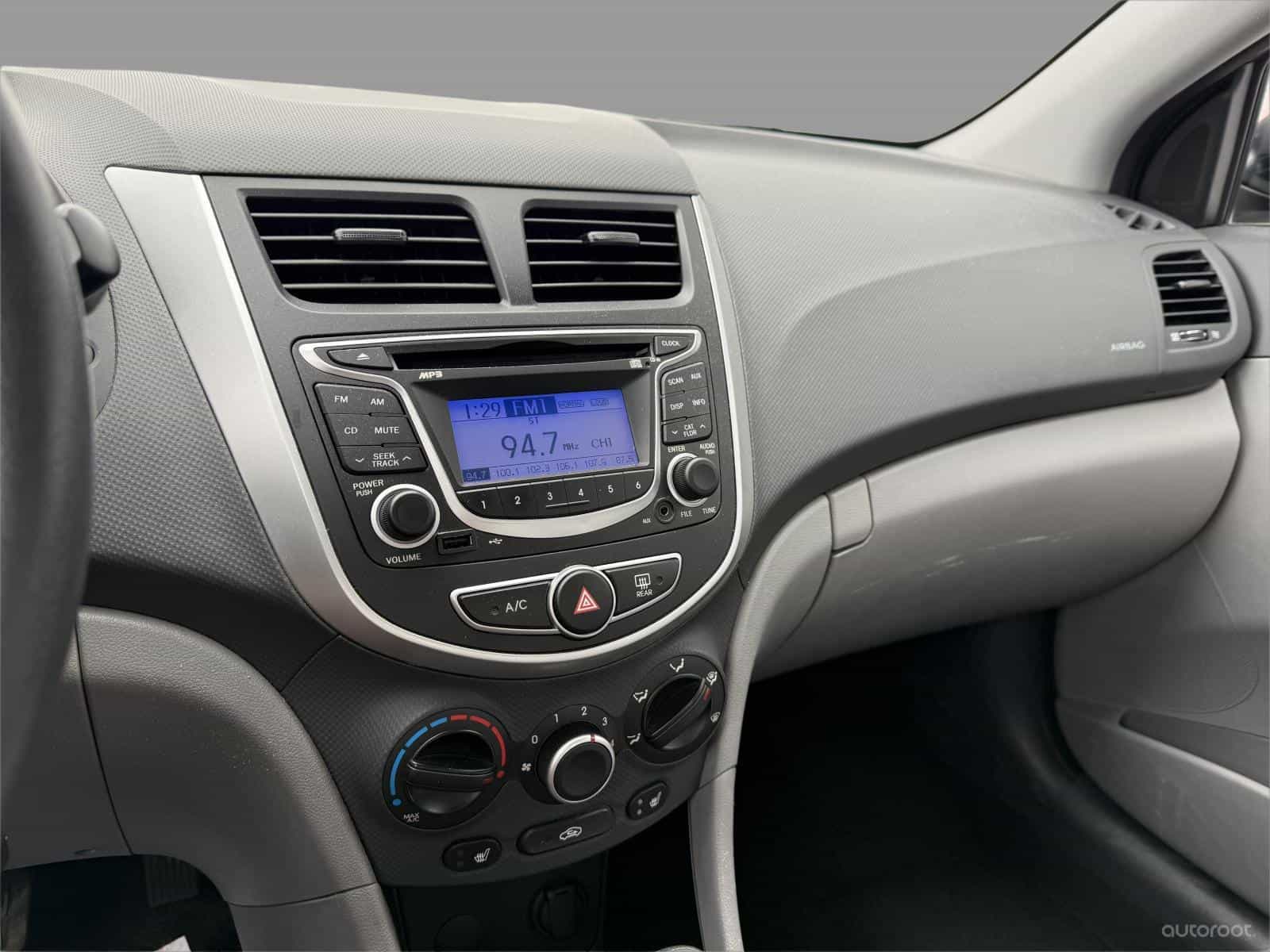 Image 19 Hyundai Accent GL 2013