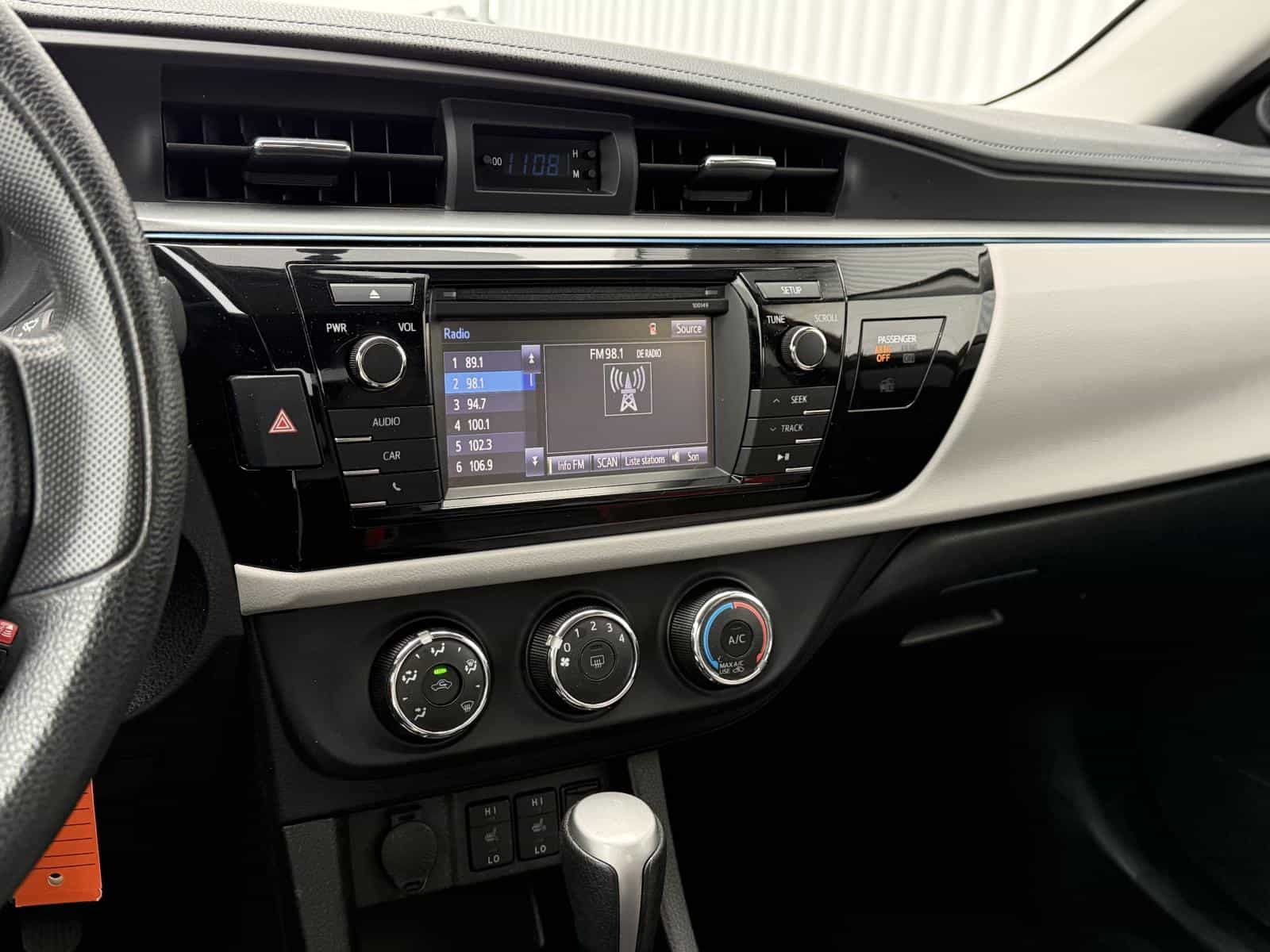 2015 Toyota Corolla LE - Image 10