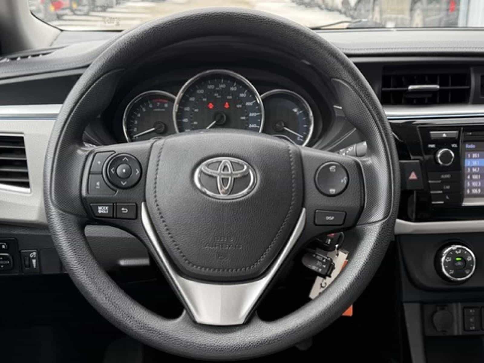 2015 Toyota Corolla LE - Image 17
