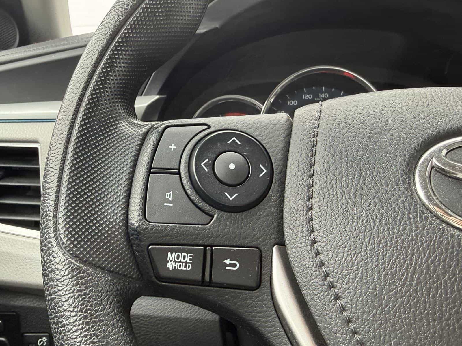 2015 Toyota Corolla LE - Image 18