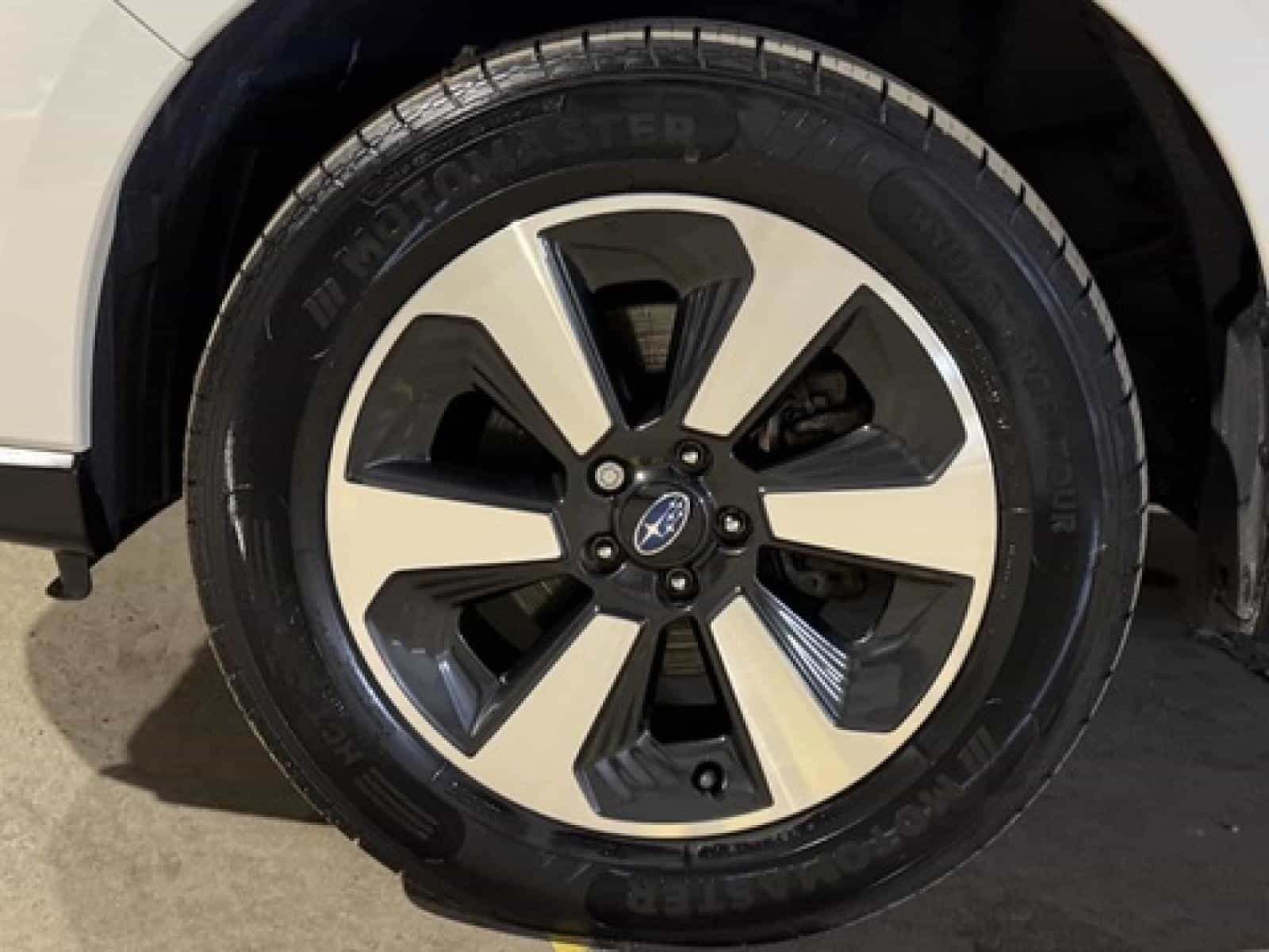 2018 Subaru Forester 2.5i Touring - Image 11