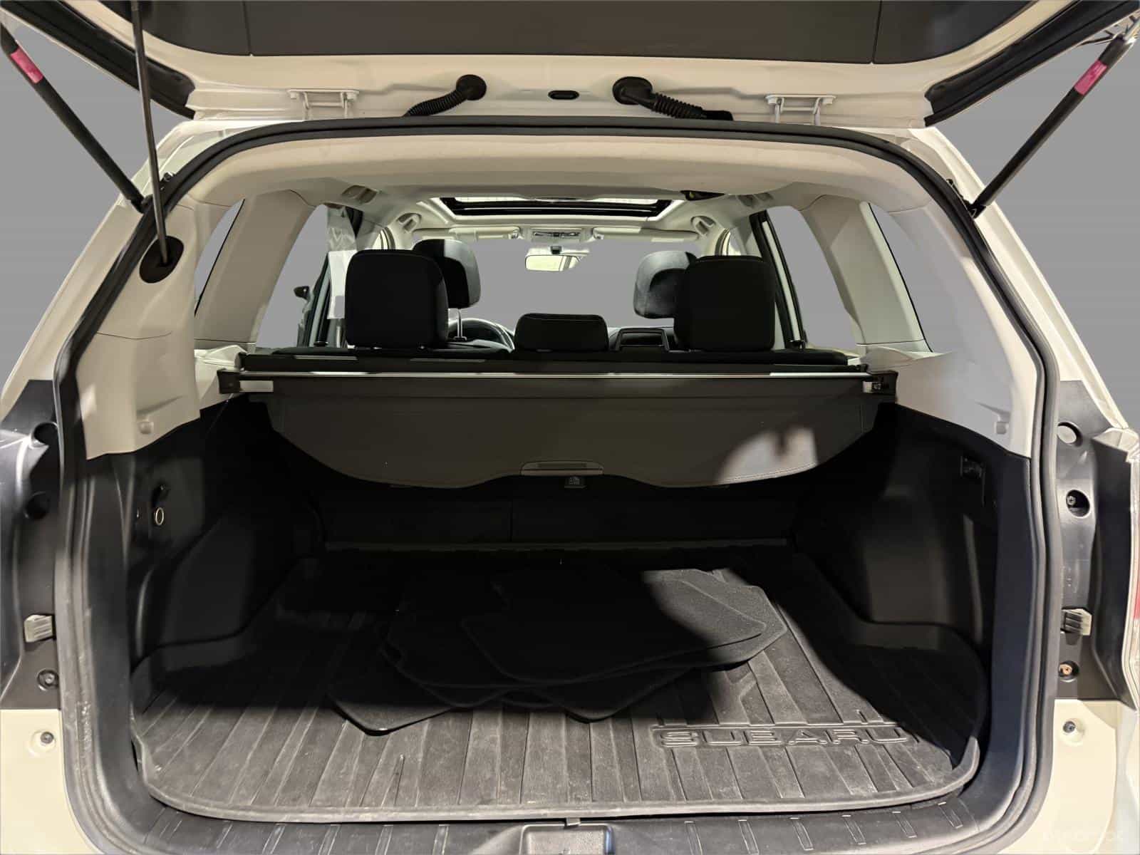 2018 Subaru Forester 2.5i Touring - Image 7