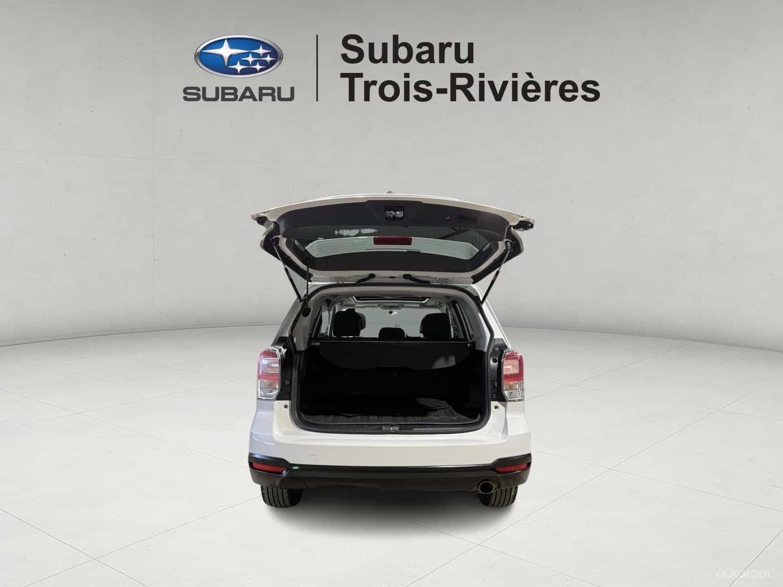 2018 Subaru Forester 2.5i Touring - Image 8