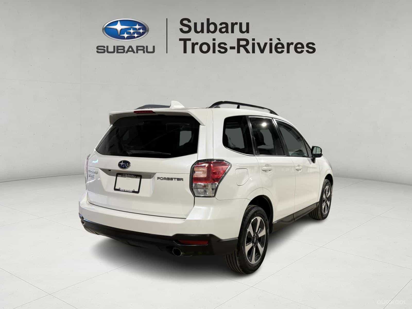 2018 Subaru Forester 2.5i Touring - Image 9