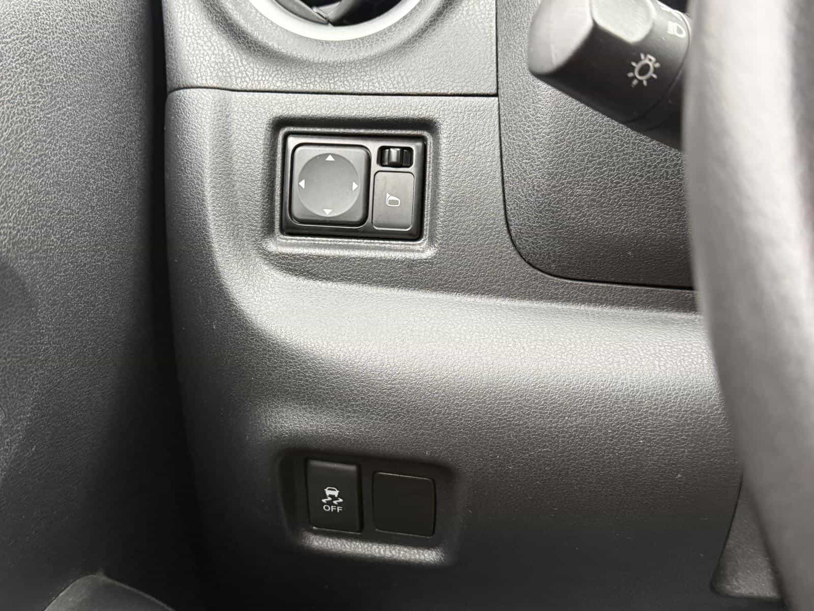 Image 14 Nissan Versa Note SV 2015