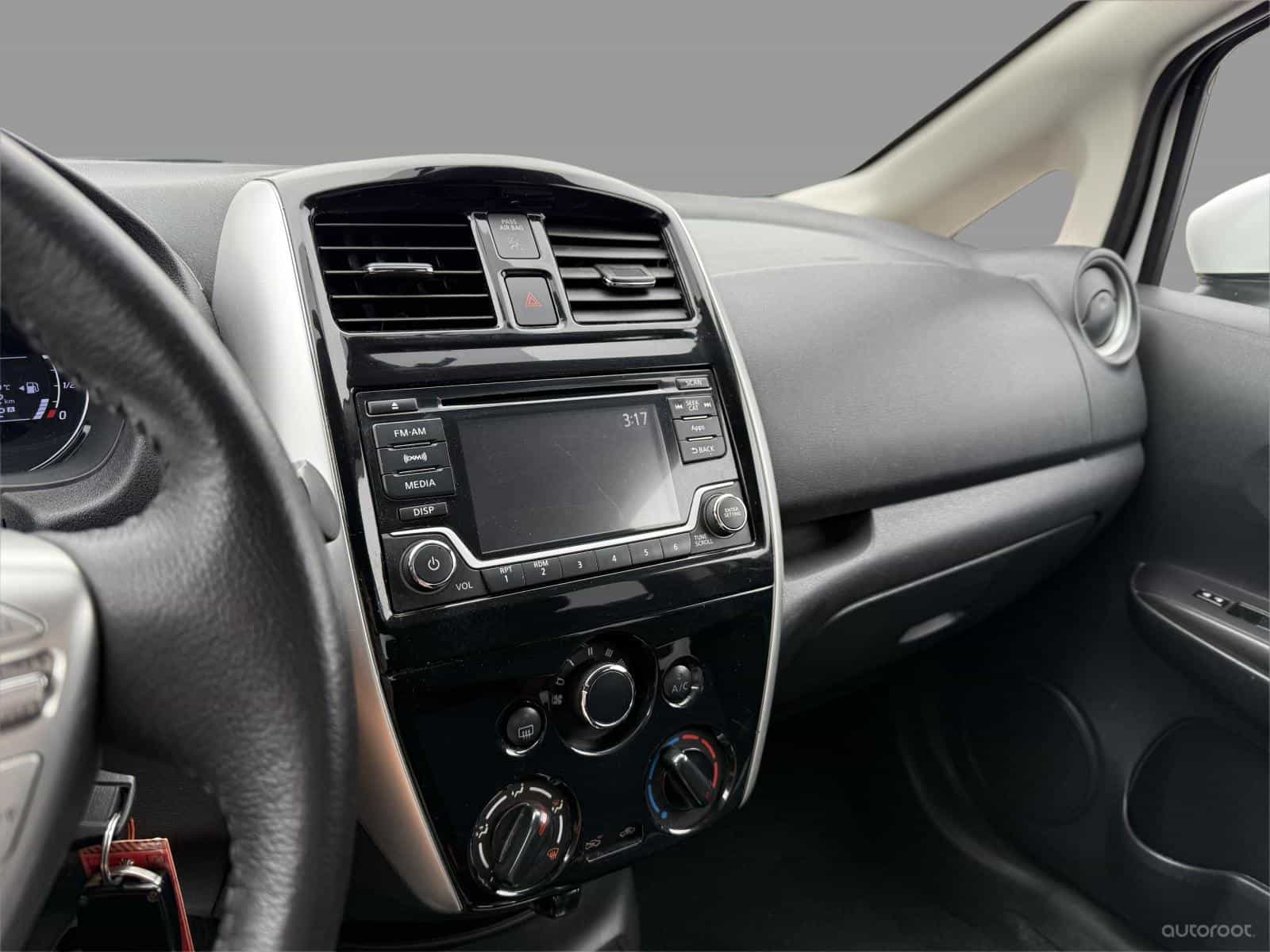 Image 20 Nissan Versa Note SV 2015